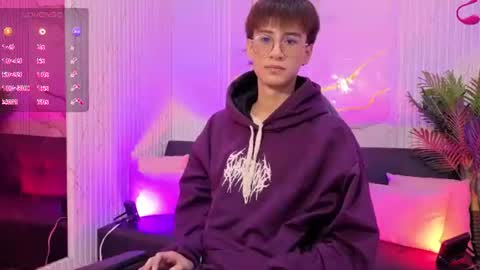 Snapshot of davi_tay chatting on 08/08/26, 03:08 Davi sweet boy - follow me 3 online show from 08/08/26, 03:08
