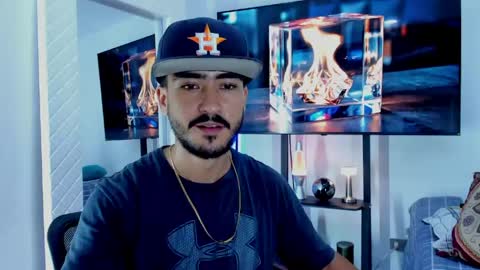 Snapshot of david_johnson372 chatting on 05/29/26, 12:30 Hey im David that loves to explore and speak their fantasies. Very open talktative and nice. Feel free to chat with me online show from 05/29/26, 12:30