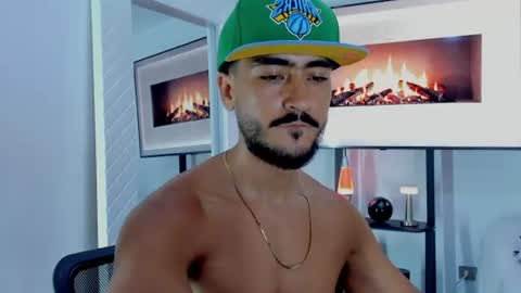 Snapshot of david_johnson372 chatting on 06/26/26, 12:04 Hey im David that loves to explore and speak their fantasies. Very open talktative and nice. Feel free to chat with me online show from 06/26/26, 12:04