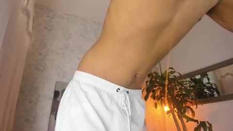 Snapshot of david_lux chatting on 10/07/25, 01:30 David online show from 10/07/25, 01:30