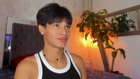 Snapshot of david_lux chatting on 10/10/25, 01:43 David online show from 10/10/25, 01:43