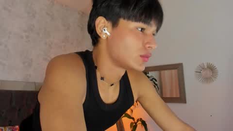 Snapshot of david_lux chatting on 10/15/25, 12:49 David online show from 10/15/25, 12:49