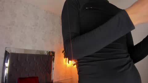 Snapshot of david_lux chatting on 10/17/25, 01:14 David online show from 10/17/25, 01:14