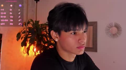 Snapshot of david_lux chatting on 10/22/25, 01:33 David online show from 10/22/25, 01:33