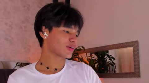 Snapshot of david_lux chatting on 10/24/25, 01:51 David online show from 10/24/25, 01:51