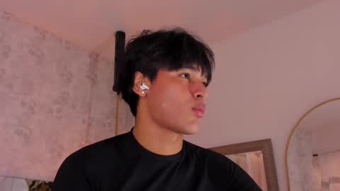 Snapshot of david_lux chatting on 10/25/25, 01:18 David online show from 10/25/25, 01:18