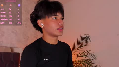 Snapshot of david_lux chatting on 11/06/25, 02:29 David online show from 11/06/25, 02:29