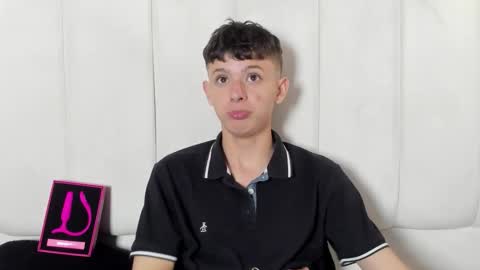 Snapshot of david_roy_ chatting on 02/26/26, 01:32 Roy online show from 02/26/26, 01:32