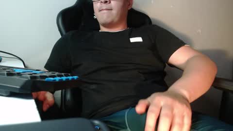 Snapshot of david_smit_ chatting on 12/18/25, 05:52 david smit online show from 12/18/25, 05:52