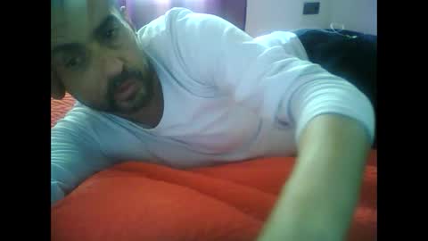 Snapshot of davidsuizo chatting on 04/05/26, 12:57 SUIZO online show from 04/05/26, 12:57