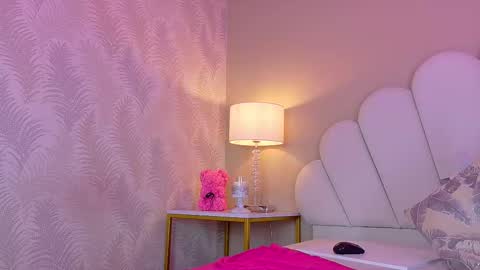 Valentina Gomez online show from 12/17/25, 11:49