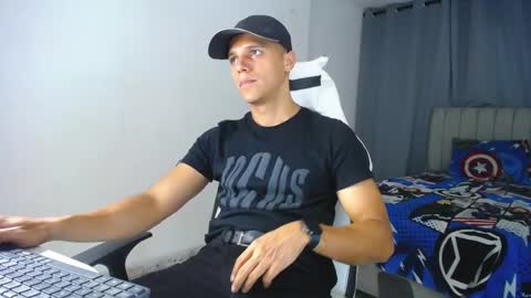 Snapshot of davisito7 chatting on 02/16/25, 04:09 David Angel online show from 02/16/25, 04:09