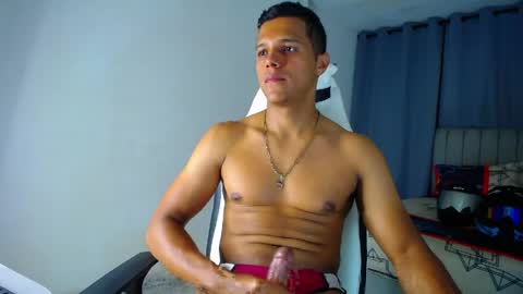 Snapshot of davisito7 chatting on 04/15/26, 04:19 David Angel online show from 04/15/26, 04:19