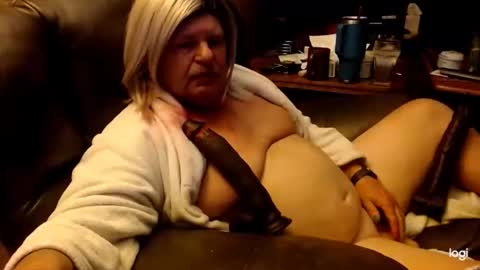 Snapshot of dawndoesall chatting on 11/26/25, 04:35 dawndoesall online show from 11/26/25, 04:35