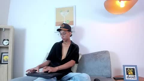 Snapshot of dax_blaze chatting on 04/19/26, 12:37 Dax online show from 04/19/26, 12:37