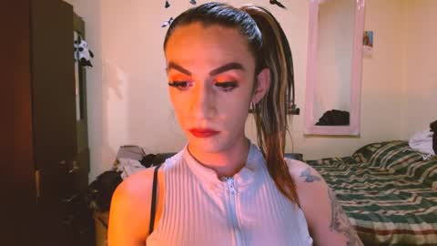Snapshot of dayanna_01_ chatting on 05/13/26, 05:43 dayanna_01_ online show from 05/13/26, 05:43