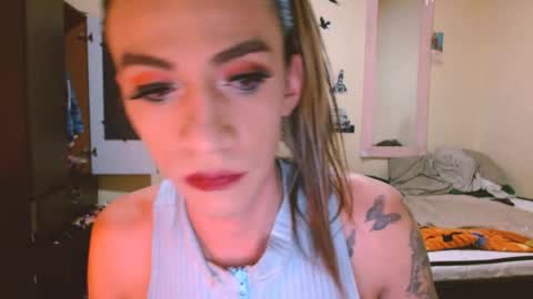 Snapshot of dayanna_01_ chatting on 05/18/26, 11:43 dayanna_01_ online show from 05/18/26, 11:43