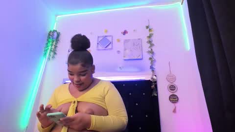 Snapshot of dayanroux chatting on 10/14/25, 01:01 dayanroux online show from 10/14/25, 01:01