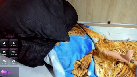 Snapshot of dayhanshelby chatting on 09/18/25, 10:23 nice too meet you i m alison online show from 09/18/25, 10:23