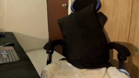 Snapshot of dayhanshelby chatting on 10/03/25, 11:13 nice too meet you i m alison online show from 10/03/25, 11:13