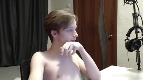 Snapshot of daylilong chatting on 02/26/25, 06:43 DayliLong online show from 02/26/25, 06:43