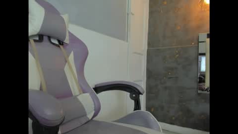 de_lirio online show from 12/19/25, 01:18