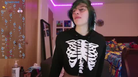 Snapshot of deadratsoup chatting on 12/10/24, 04:38 Rat online show from 12/10/24, 04:38