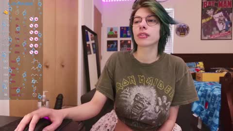 Snapshot of deadratsoup chatting on 01/23/25, 04:04 Rat online show from 01/23/25, 04:04