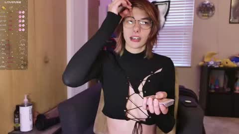 Snapshot of deadratsoup chatting on 10/15/25, 02:50 Rat online show from 10/15/25, 02:50