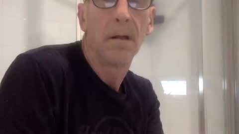 Snapshot of deanofflove221000 chatting on 10/19/25, 01:39 deanofflove221000 online show from 10/19/25, 01:39