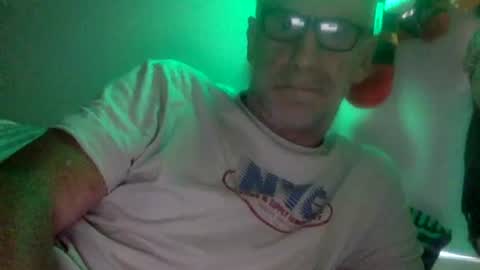 Snapshot of deanofflove221000 chatting on 10/28/25, 06:06 deanofflove221000 online show from 10/28/25, 06:06