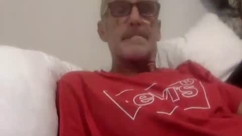 Snapshot of deanofflove221000 chatting on 11/05/25, 07:14 deanofflove221000 online show from 11/05/25, 07:14