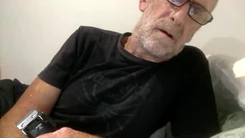 Snapshot of deanofflove221000 chatting on 12/17/25, 05:24 deanofflove221000 online show from 12/17/25, 05:24