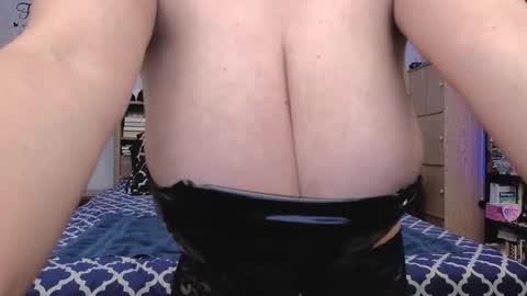 Rayna online show from 11/26/25, 09:38