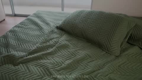 NINA   30OFF online show from 12/20/25, 12:12