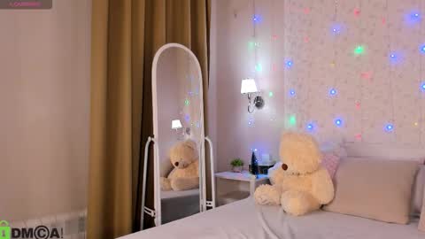 Snapshot of debbie_wools chatting on 12/19/25, 11:34 Jennifer online show from 12/19/25, 11:34