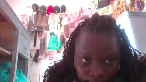 Snapshot of debbyslatter chatting on 12/17/25, 09:15 debbyslatter online show from 12/17/25, 09:15