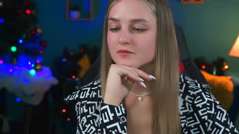 Snapshot of deboralarson chatting on 12/20/24, 10:16 Debora online show from 12/20/24, 10:16