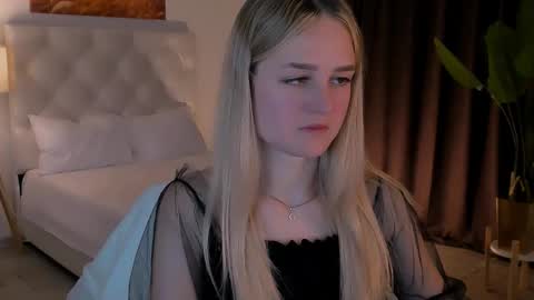 Snapshot of deboralarson chatting on 10/15/25, 03:50 Debora online show from 10/15/25, 03:50