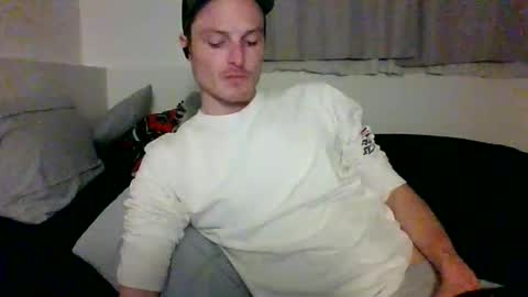 Snapshot of dee4dayz19 chatting on 05/13/26, 02:42 Dee4dayz online show from 05/13/26, 02:42