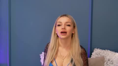 Snapshot of deeavip chatting on 02/14/26, 06:43 DeeaVIP online show from 02/14/26, 06:43