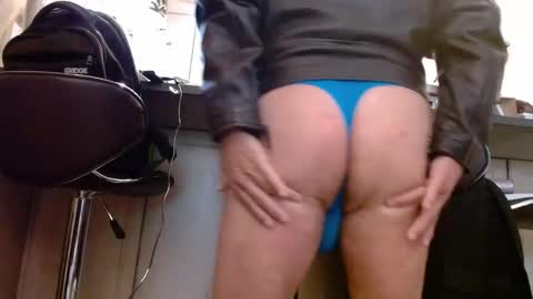 Snapshot of deeperjohnny chatting on 10/07/25, 04:04 deeperjohnny online show from 10/07/25, 04:04