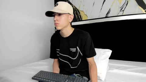 Snapshot of dei_v_48 chatting on 01/27/25, 10:49 DEIVY online show from 01/27/25, 10:49