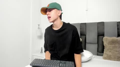 Snapshot of dei_v_48 chatting on 02/13/25, 07:52 DEIVY online show from 02/13/25, 07:52