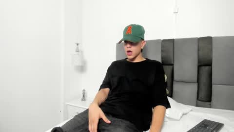 Snapshot of dei_v_48 chatting on 02/14/25, 05:19 DEIVY online show from 02/14/25, 05:19