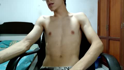 Snapshot of dei_v_48 chatting on 10/20/25, 08:09 DEIVY online show from 10/20/25, 08:09