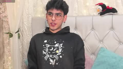 Snapshot of deimon_dust chatting on 12/01/25, 02:55 Deimon Dust online show from 12/01/25, 02:55