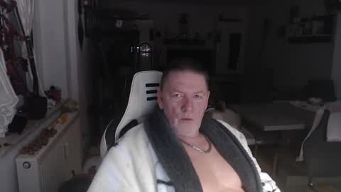 deinprinz2312 online show from 11/20/25, 04:01