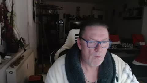 deinprinz2312 online show from 12/15/25, 04:28