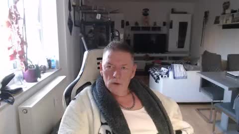 deinprinz2312 online show from 03/18/26, 06:27